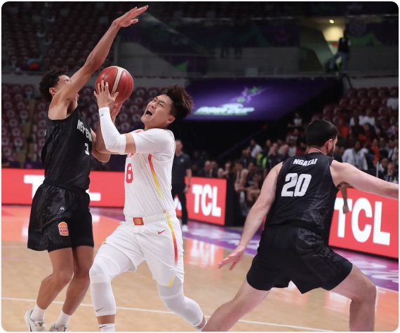 时隔10年再进亚洲杯决赛!赵睿24+6中国男篮擒新西兰